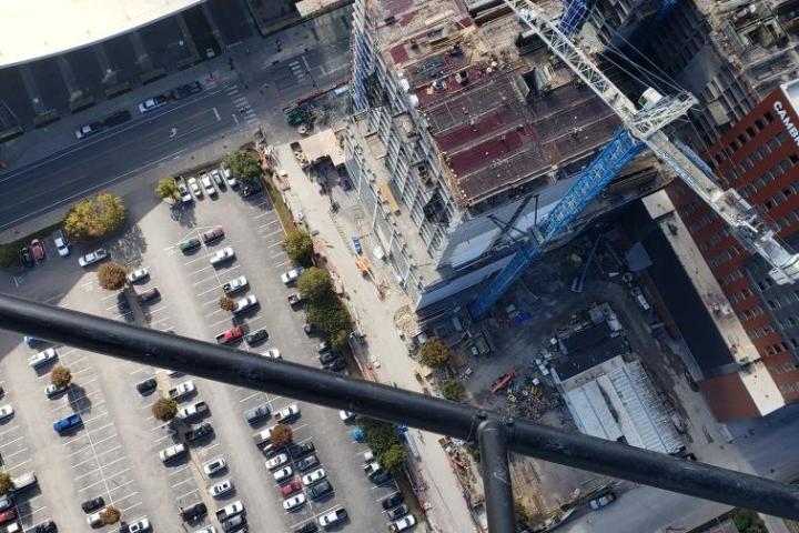 a close up of a wire fence